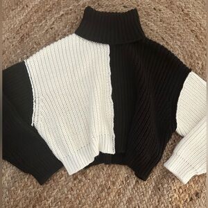 TURTLNECK SPLIT SWEATER